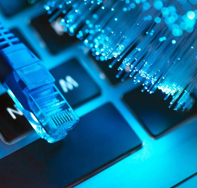 670875a00d_50183450_reseau-informatique-connexion